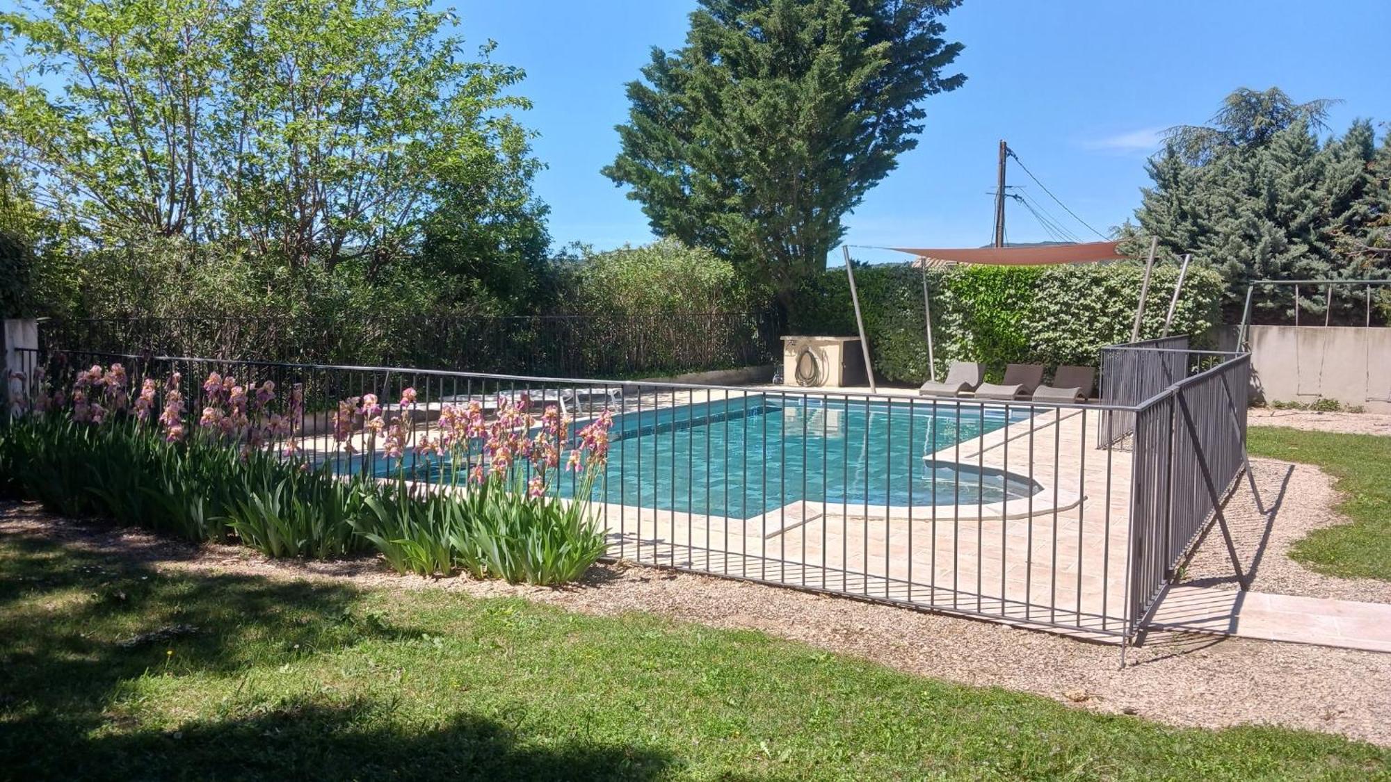 Villas De La Ferme Du Gros Noyer Malaucène Exterior foto